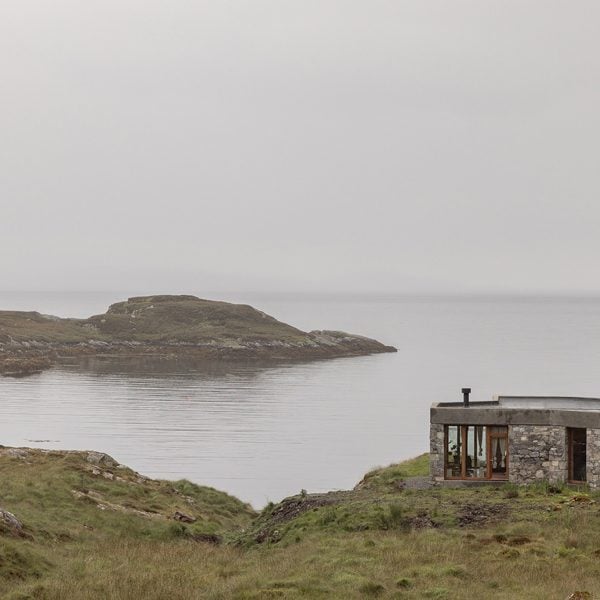 hero caochan na creige izat arundell remote outer hebrides home dezeen 2364 col 0